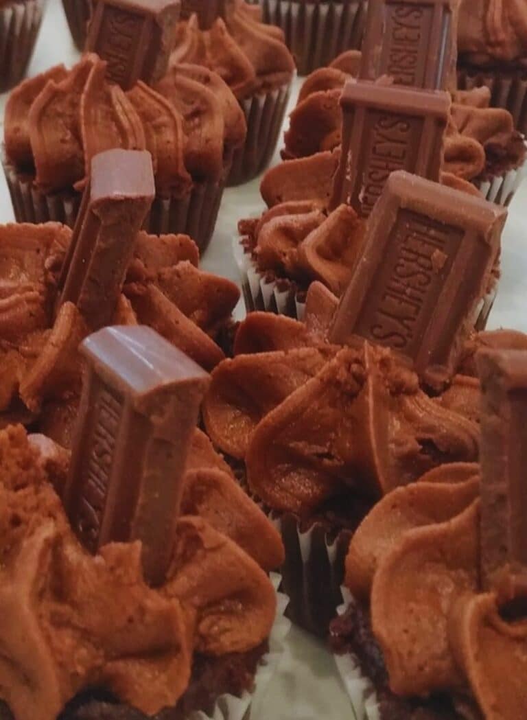 cupcakes, chocolate cupcakes, mini cupcakes, bakery
