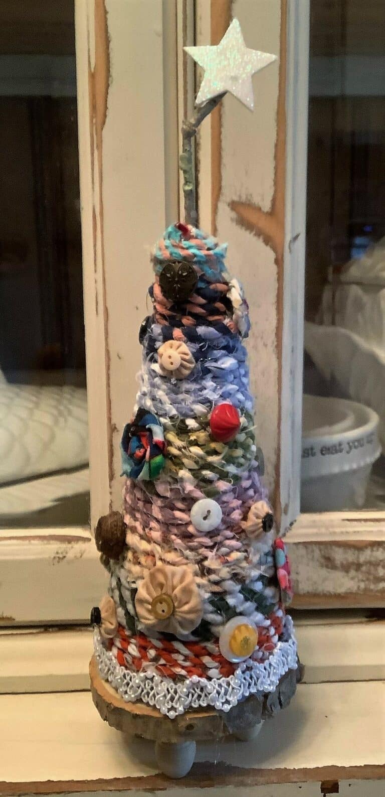 fabric twine 9 tree with buttons and yoyos
