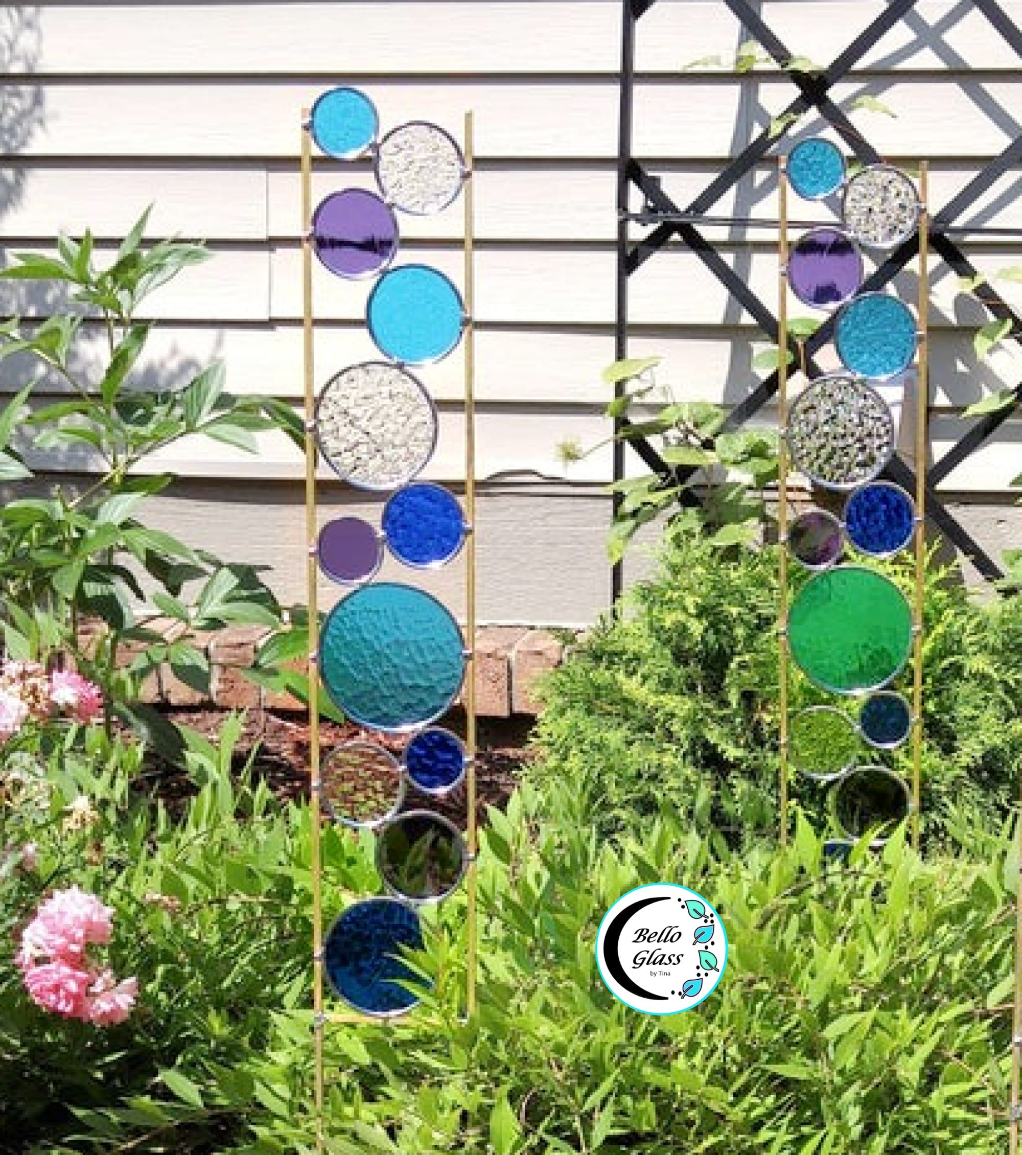 stained glass garden stake with circles in aqua blue and purple