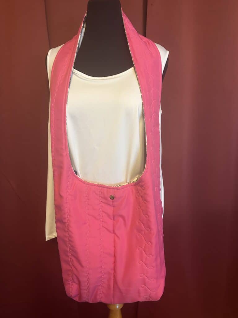 Boho Purse lining view, pink cotton fabric. Each side has a 6" x 6" pocket with a magnetic snap closure