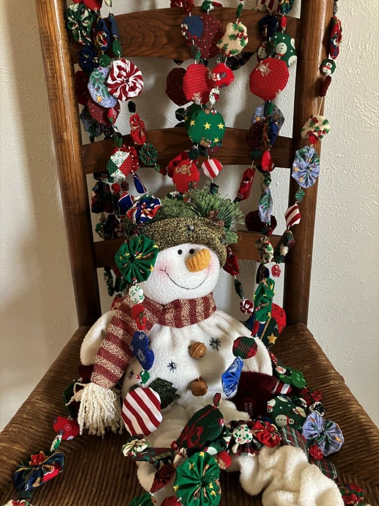 yoyo garland Christmas mix on chair w snowman