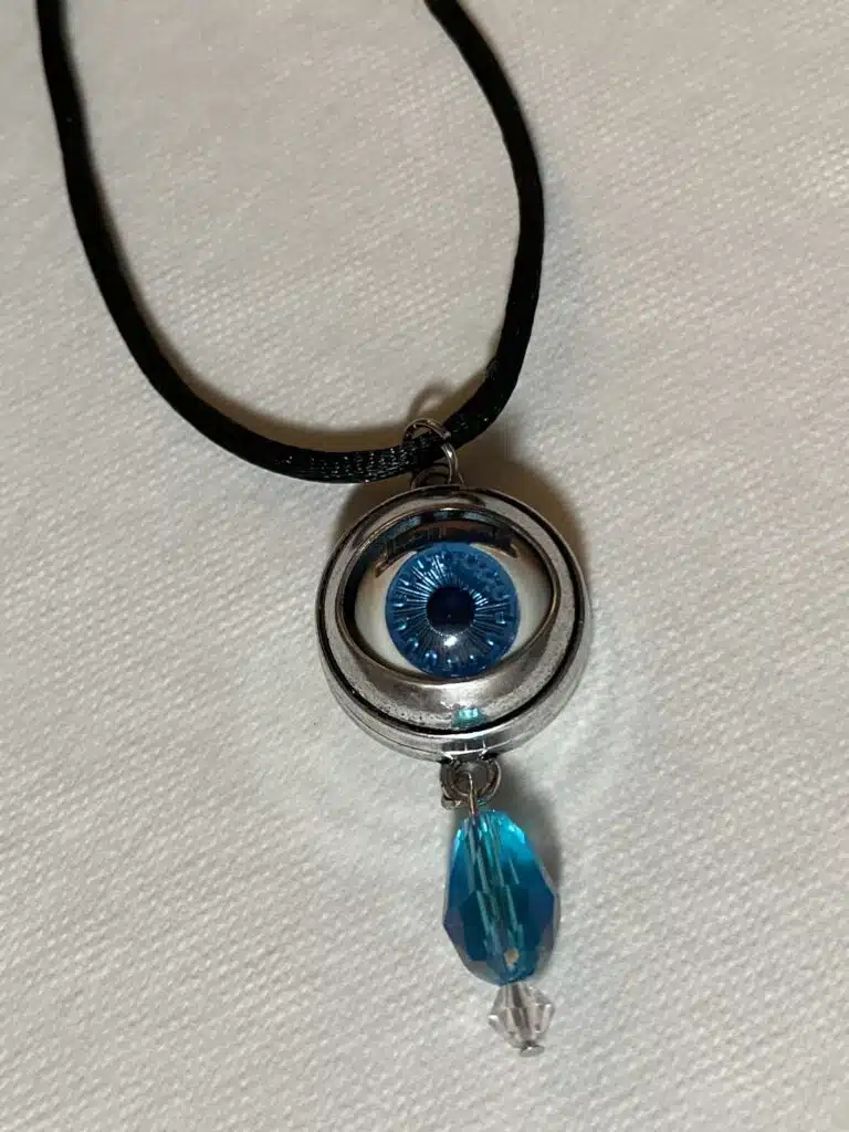 Doll's eye with a single tea drop,