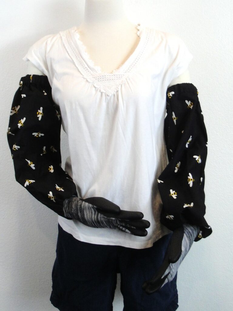 Black Bee Garden Gloves with arm protection