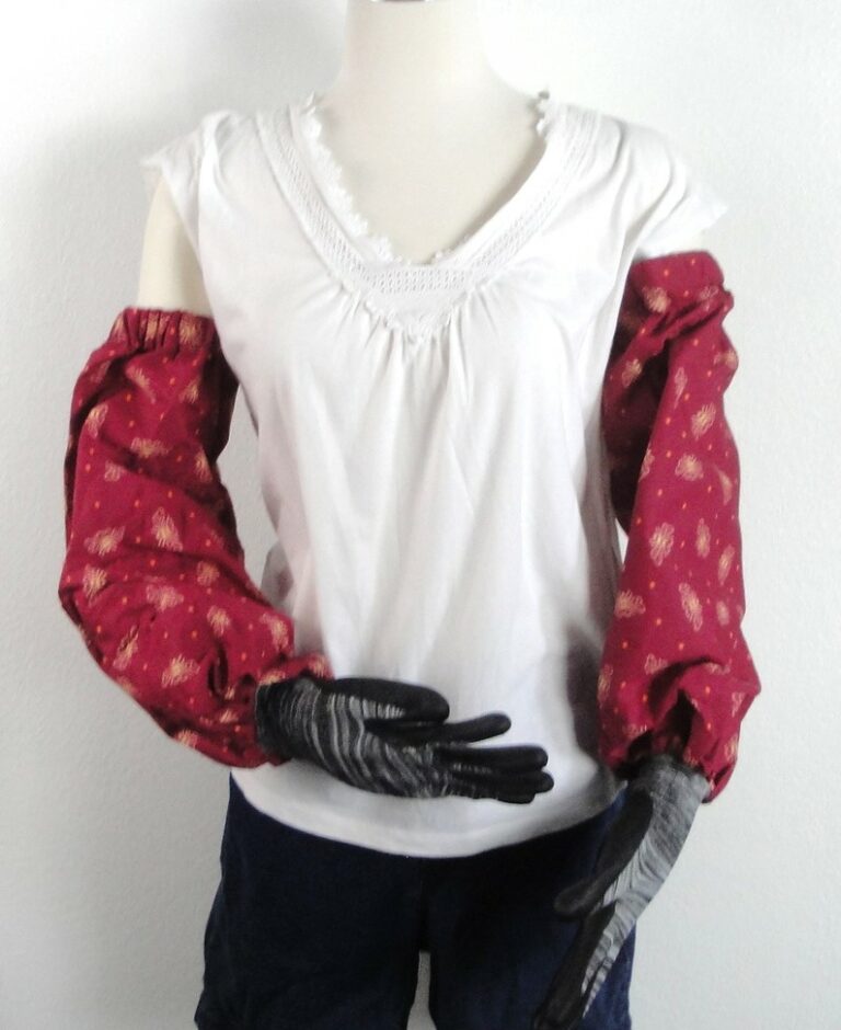 Burgundy Bee Garden Gloves with Arm Protection