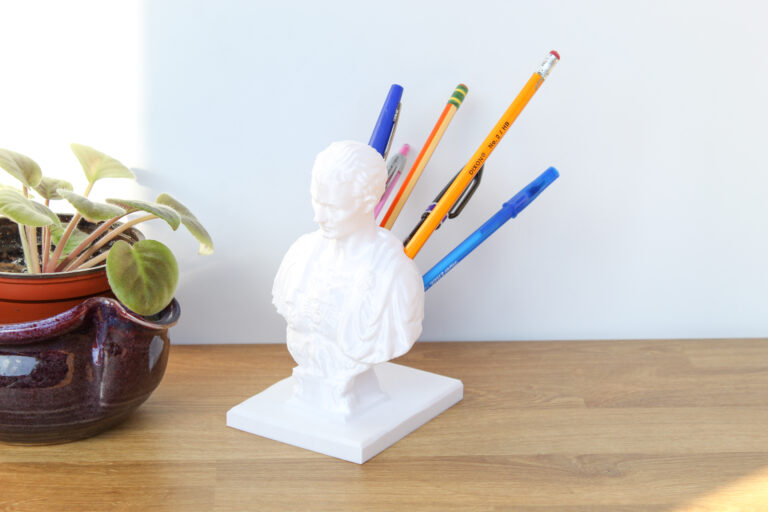 Ceaser Pen Holder 8
