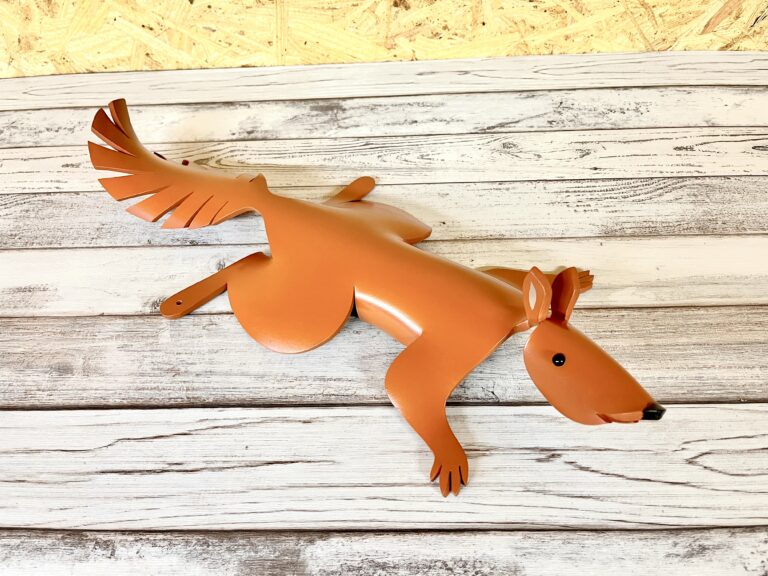 squirrel climbing 1