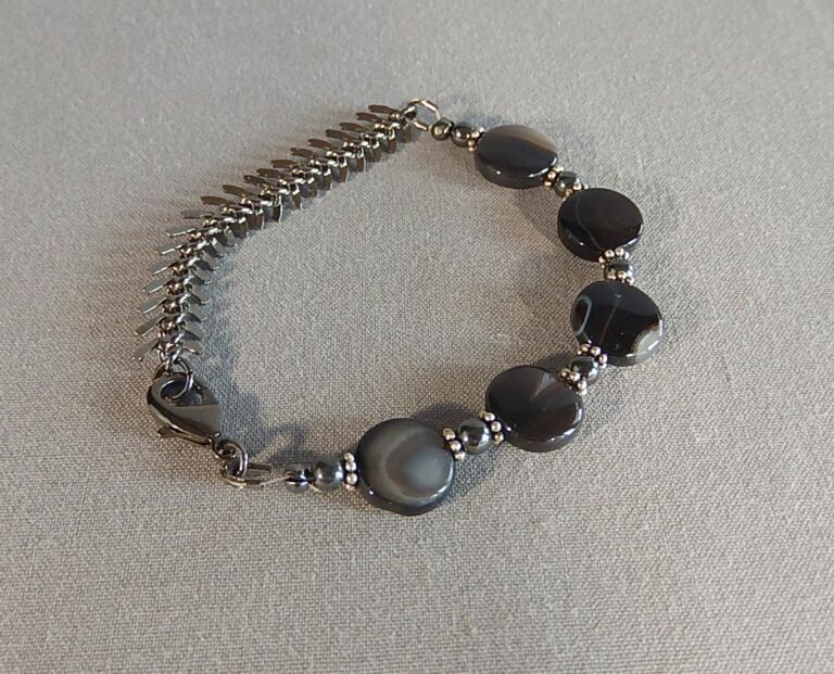 Chain bracelet with gemstone beads