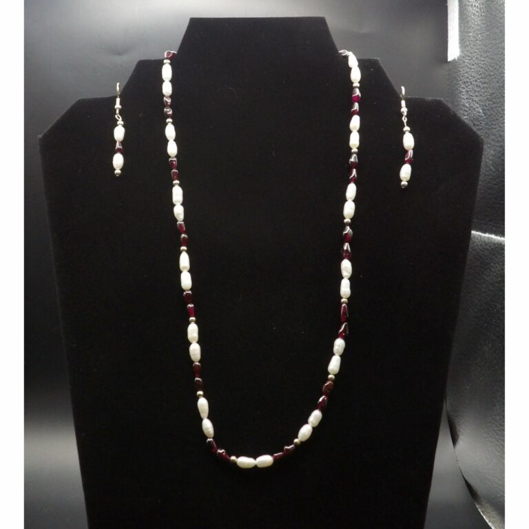 PearlswGarnets MatchingEarrings 1