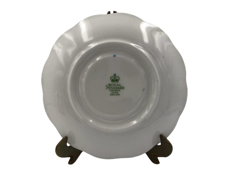 Teacup Saucer Poinsetta Royal Standard 9