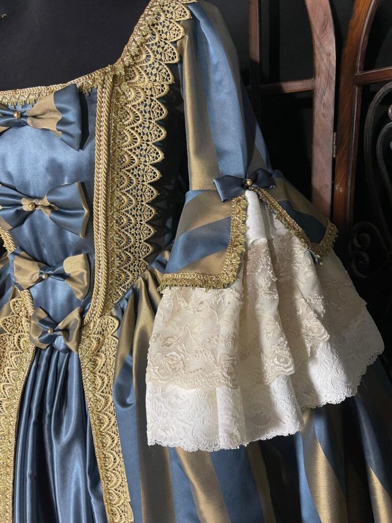 BlueGoldSleeveBodice