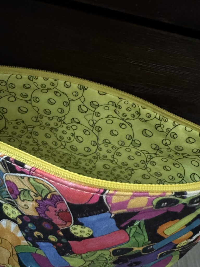 medium pickleball bag w/pickleball lining