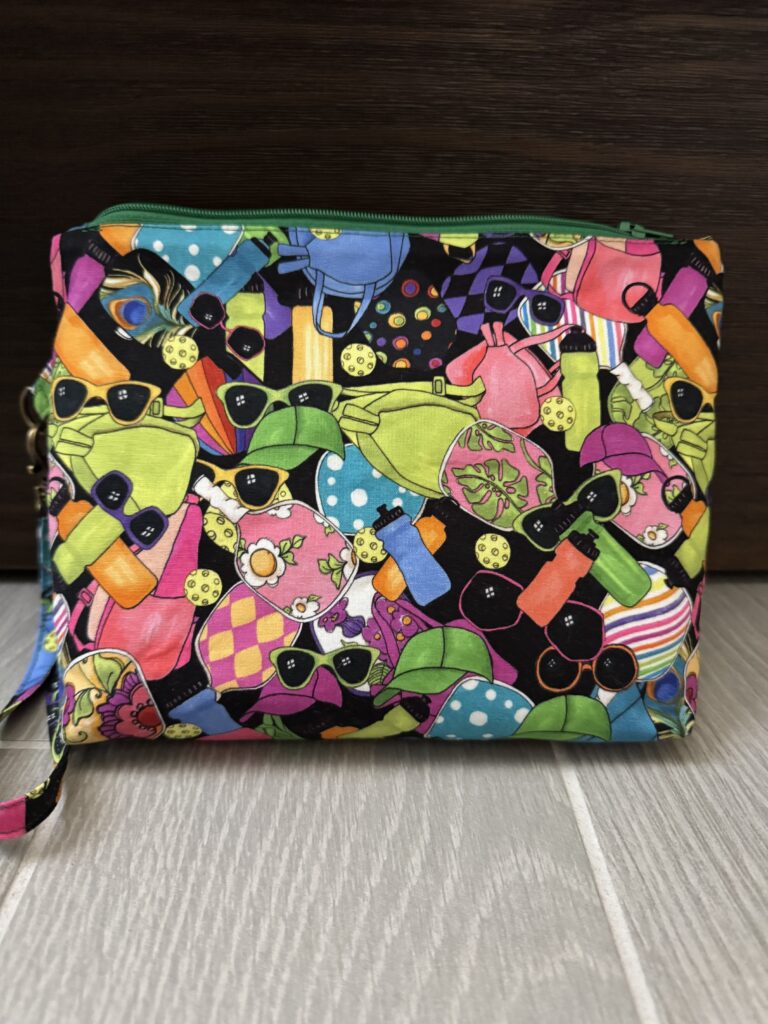 Small pickleball bag w/pickleball court lining