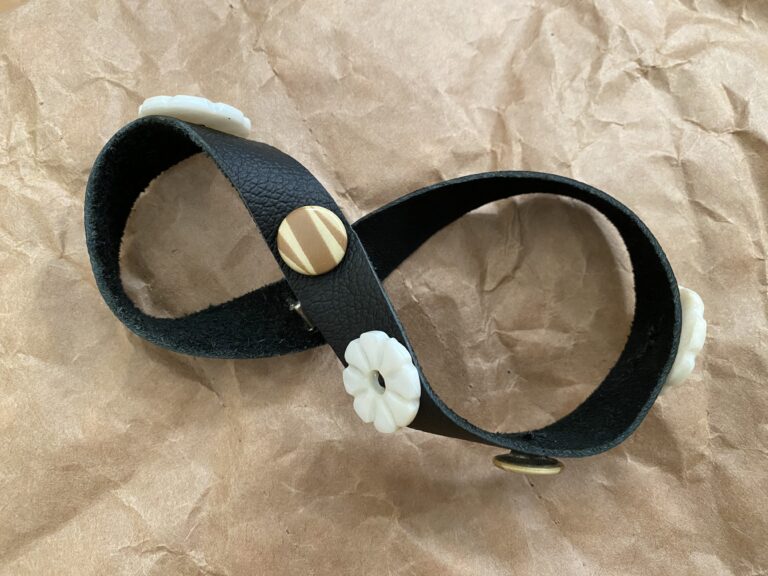 flower child choker necklace