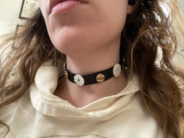 flower child choker necklace