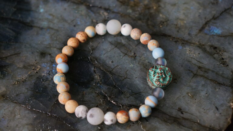 Stone stretch bracelet