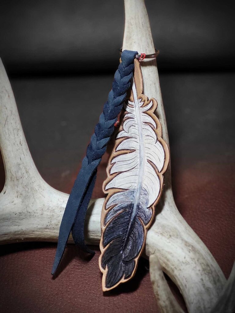 Key Chain Feather w bleed knot2