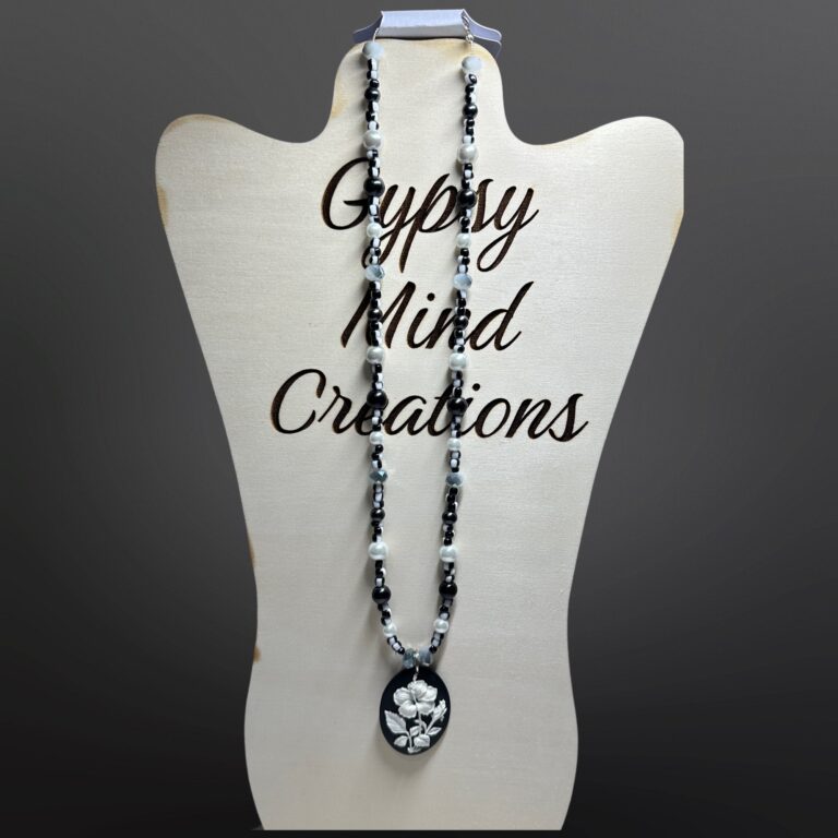 Black White Flower Pendant Bead Necklace 1