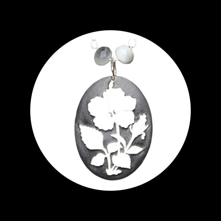 Black White Flower Pendant Bead Necklace 18 20