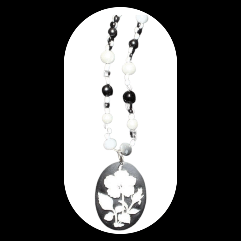 Black White Flower Pendant Bead Necklace