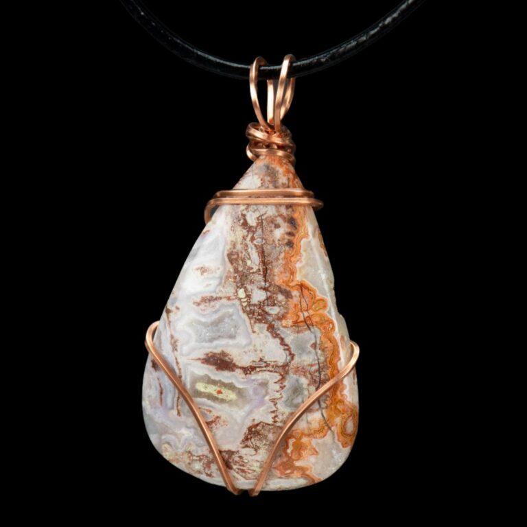 This is a close up of pendant in the first photo.