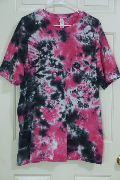 A pink and black tie-dyed crew neck shirt. Crumple pattern, 2XL.