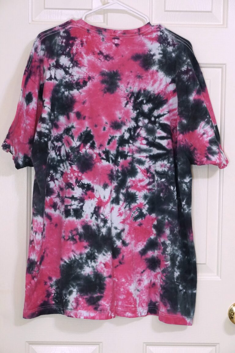 A pink and black tie-dyed crew neck shirt. Crumple pattern, 2XL.