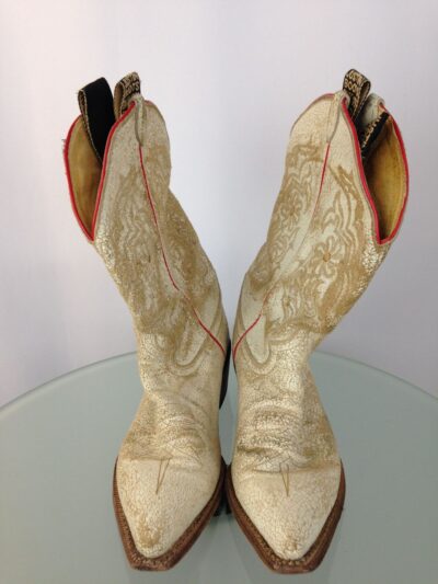 Justin Distressed Boots front