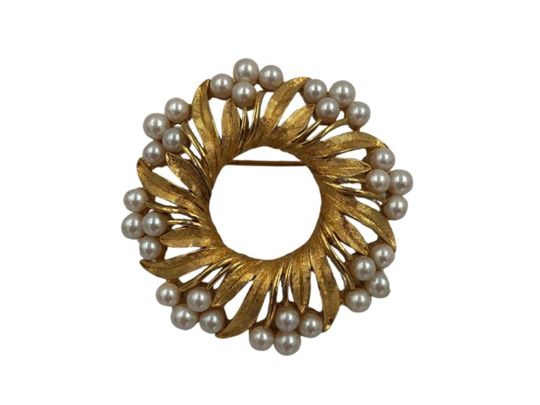 Gold Tone and Pearl Wreath Brooch 51 Vintage La Vie Lane 1