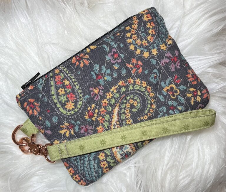 The Essential Ziplet ~ Wristlet! 7 IMG 6121