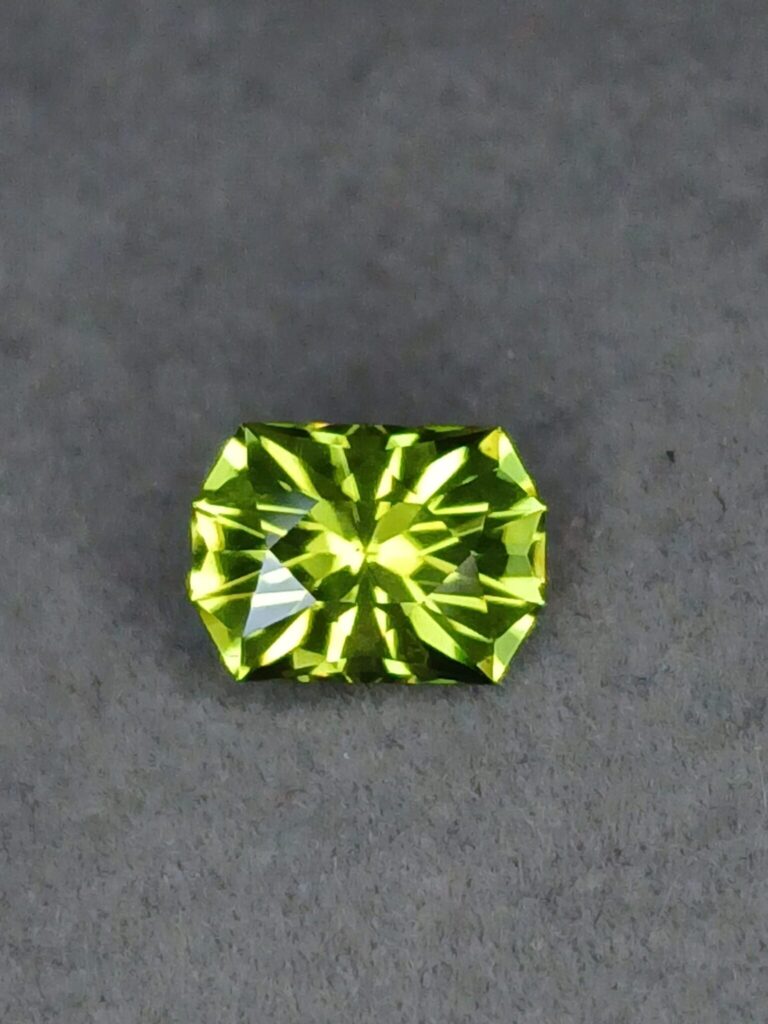 1.5ct precision faceted peridot 1 cropped 20251205 141301 scaled 1