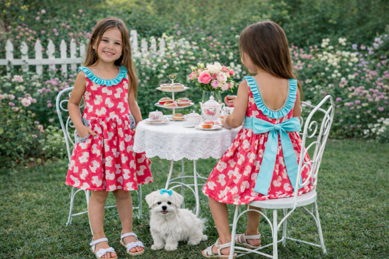 bf4e1d7c 0d63 48a6 b217 db340dca0539twins with small dog