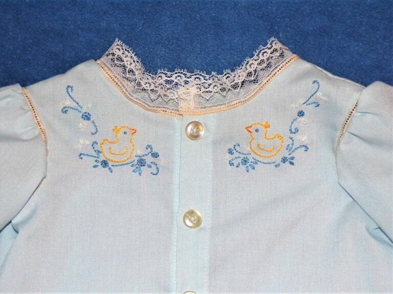 472227541 1285195805889134 1129158022860418954 nducky gown front close