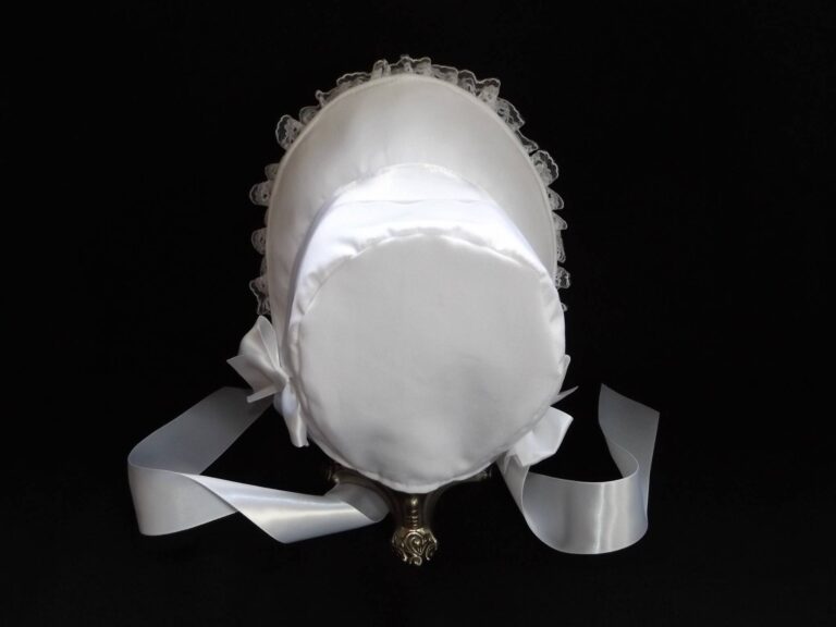 647166425 26457030207248032 8327332090407637438 nWhite bonnet back