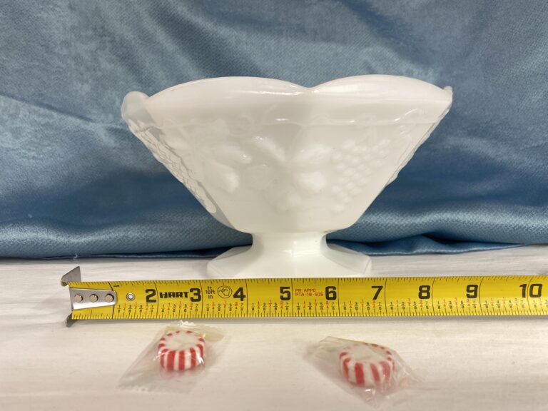 Vintage 8-Sided Grapes and Leaves Pedestal Compote Dish 8 IMG 8563
