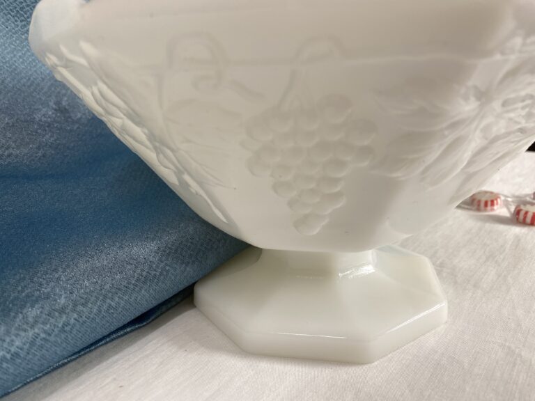 Vintage 8-Sided Grapes and Leaves Pedestal Compote Dish 7 IMG 8565