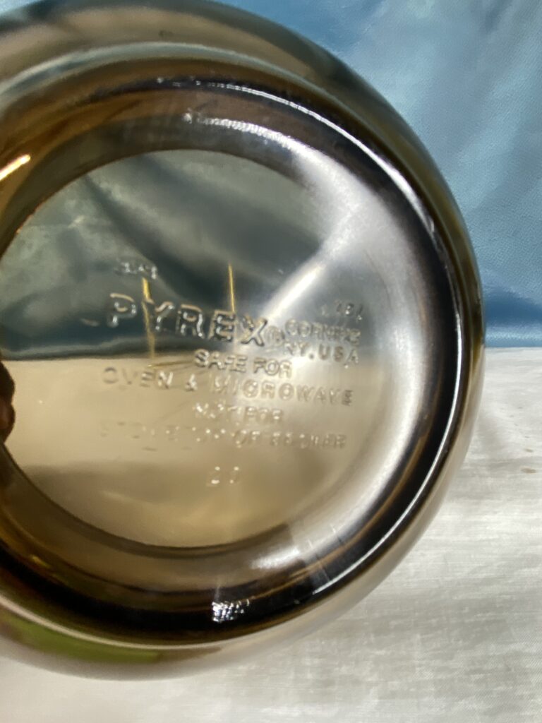 Two PYREX Mixing Bowls 323 Smokey Brown 1.5 Liters Corning NY Stamped 13 and 20 2 IMG 8900