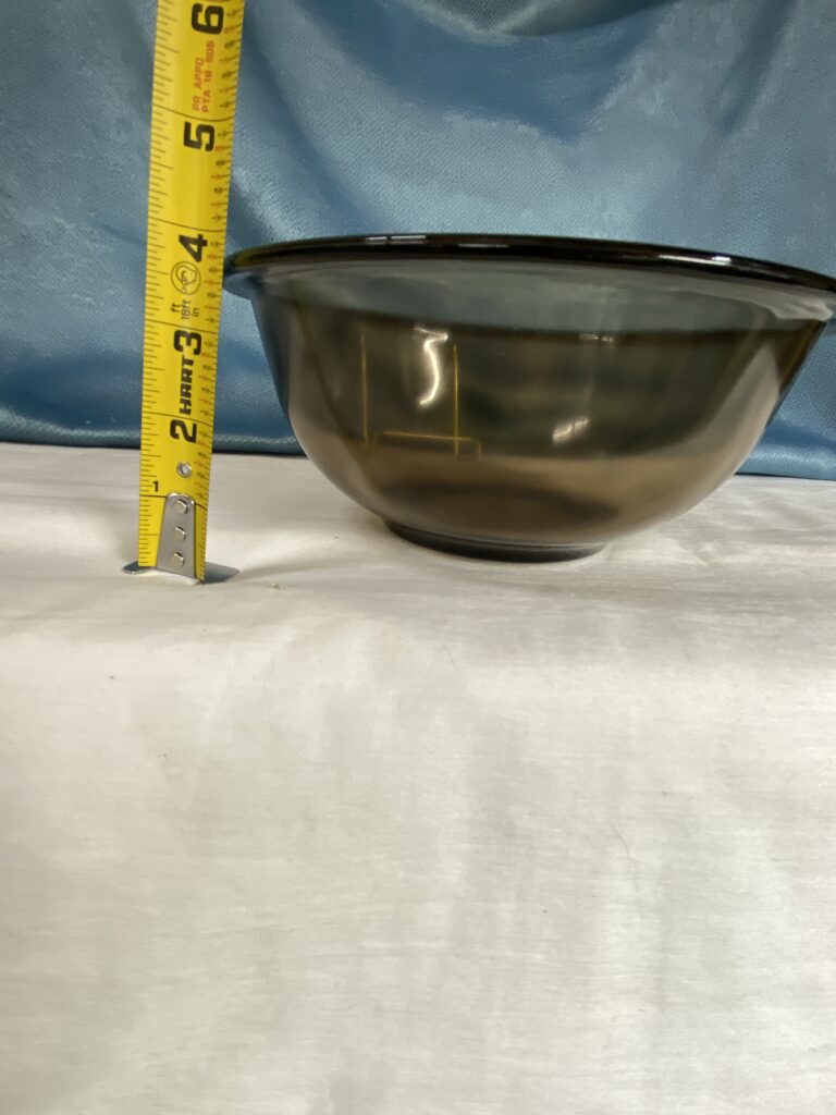 Two PYREX Mixing Bowls 323 Smokey Brown 1.5 Liters Corning NY Stamped 13 and 20 3 IMG 8901