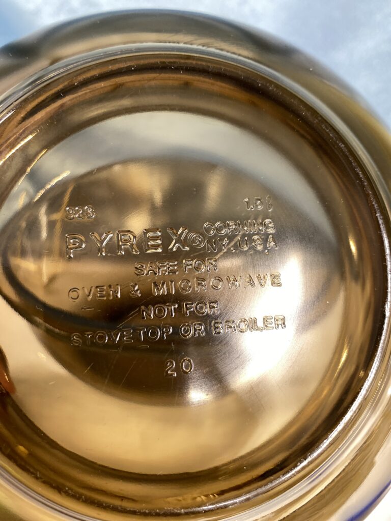 Two PYREX Mixing Bowls 323 Smokey Brown 1.5 Liters Corning NY Stamped 13 and 20 6 IMG 8908