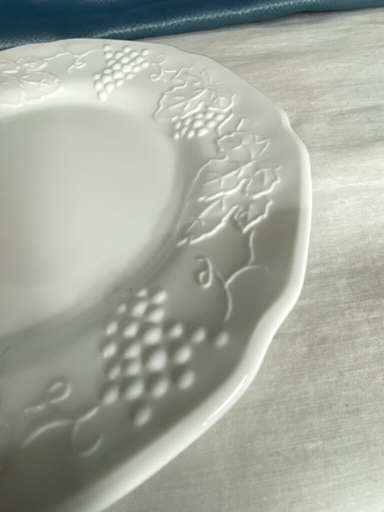 Set of 4 White Salad Plates Grape Harvest Pattern 5 IMG 8880