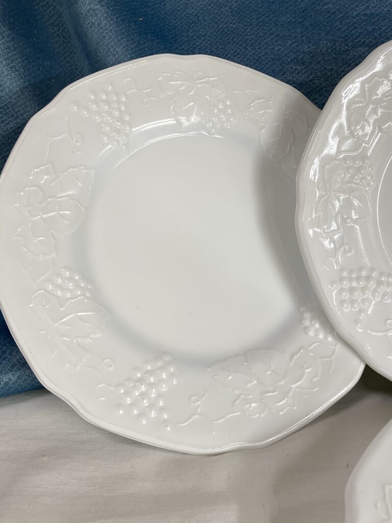 Set of 4 White Salad Plates Grape Harvest Pattern 3 IMG 9036