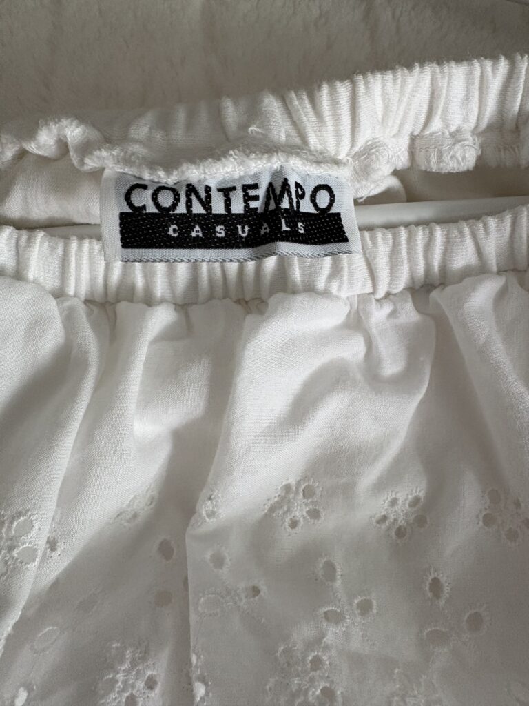 Eyelet top label